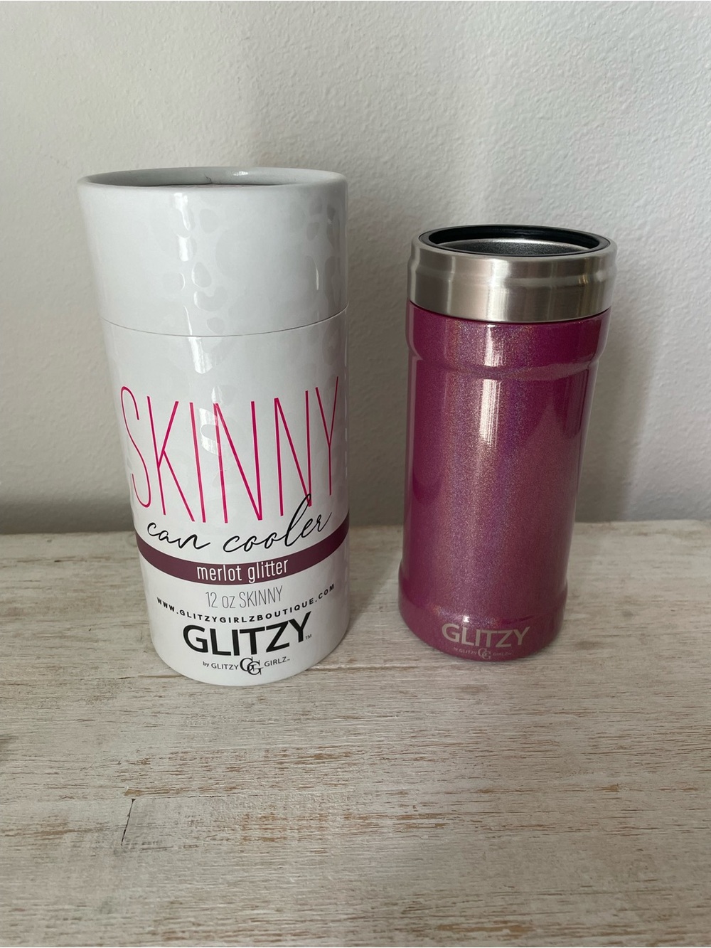 Glitzy Girlz  Glitter Skinny Can Cooler - Merlot